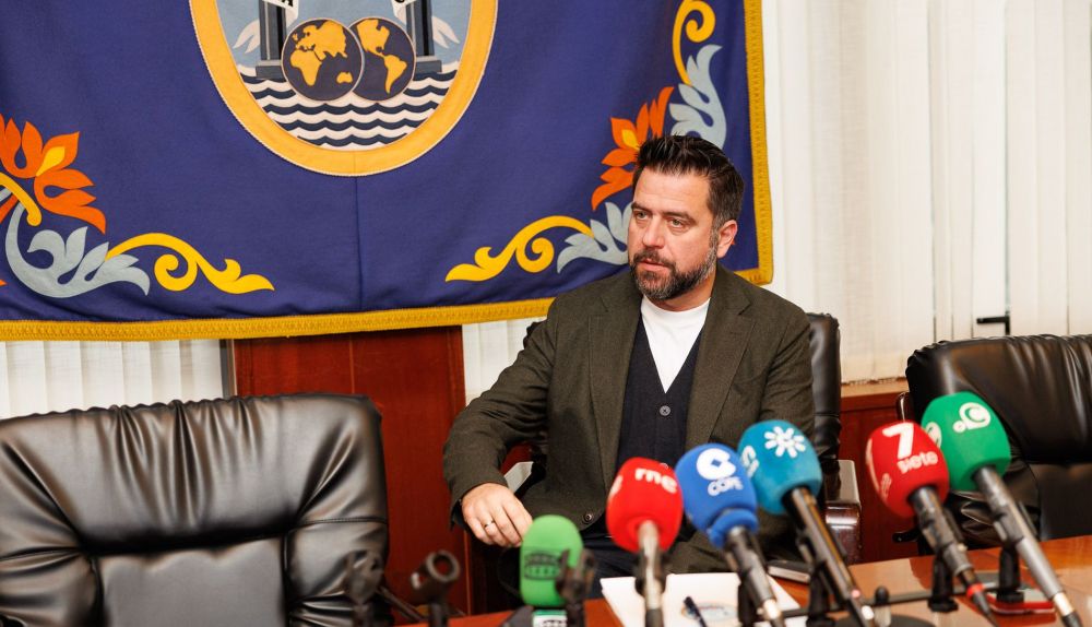 Fran González, delegado del Estado en la Zona Franca de Cádiz, en el desayuno navideño.