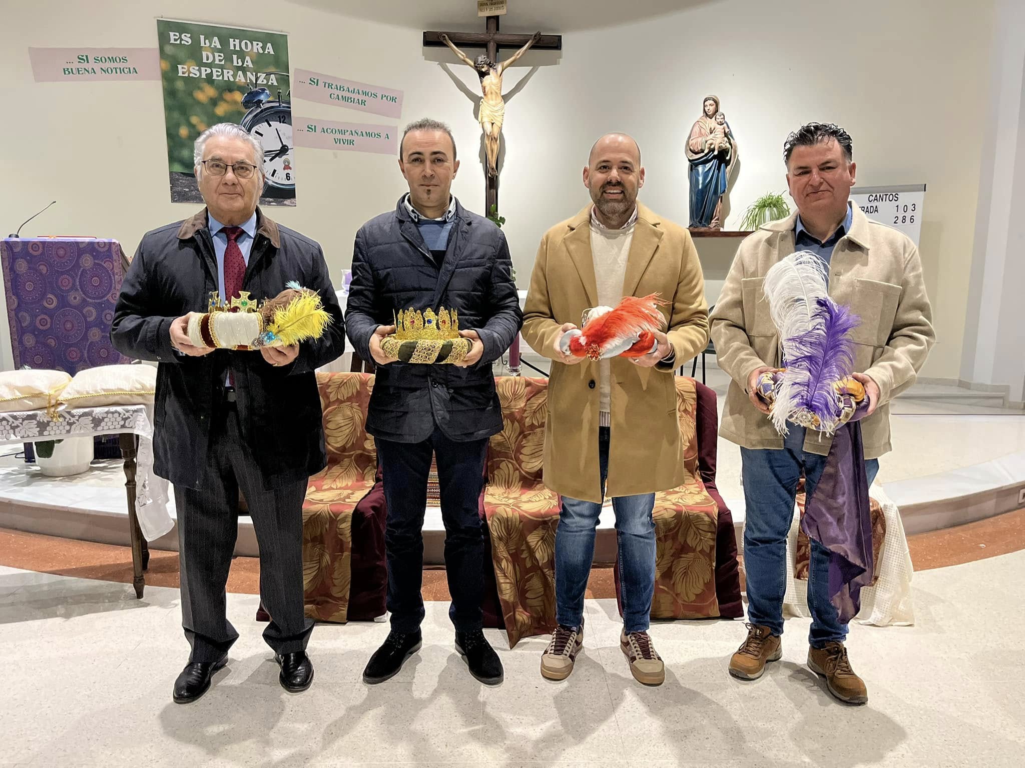 Los representantes de los Reyes Magos y el Cartero Real de Icovesa. Los representantes de los Reyes Magos y el Cartero Real de Icovesa.