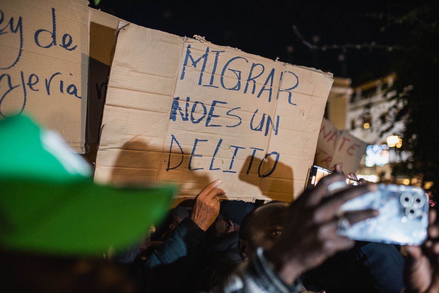Concentración en la Plaza de la Gavidia de Sevilla, por la muerte del mantero Mamouth Bakhoum