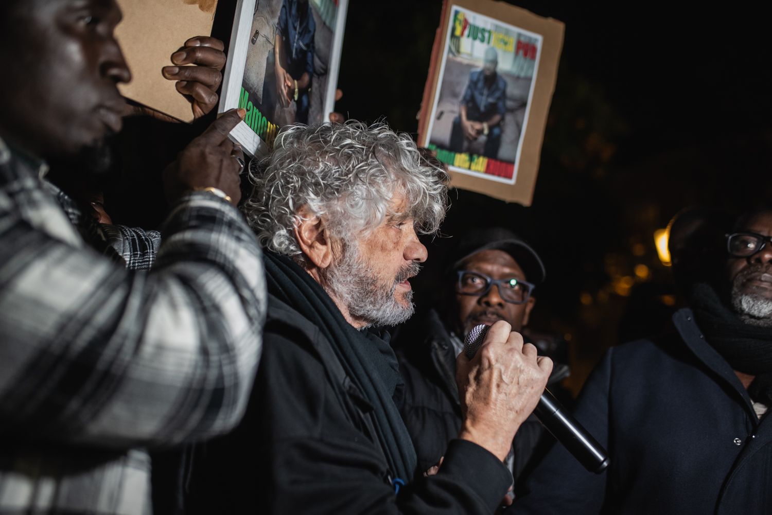 Una protesta por la muerte del mantero senegalés en Sevilla, semanas atrás.