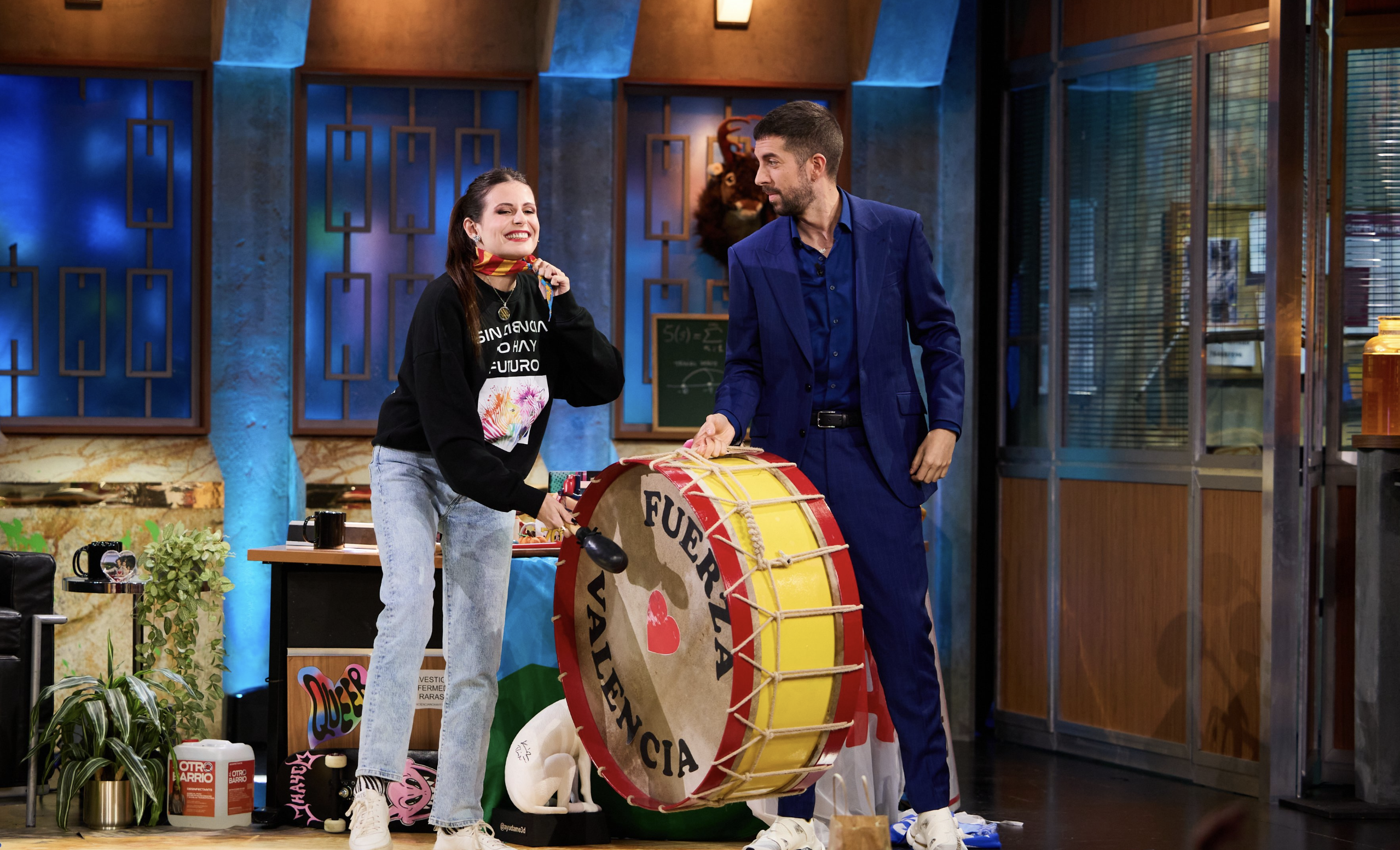 Noah Higón, joven que padece siete enfermedades raras, junto a David Broncano. Noah Higón, joven que padece siete enfermedades raras, junto a David Broncano.