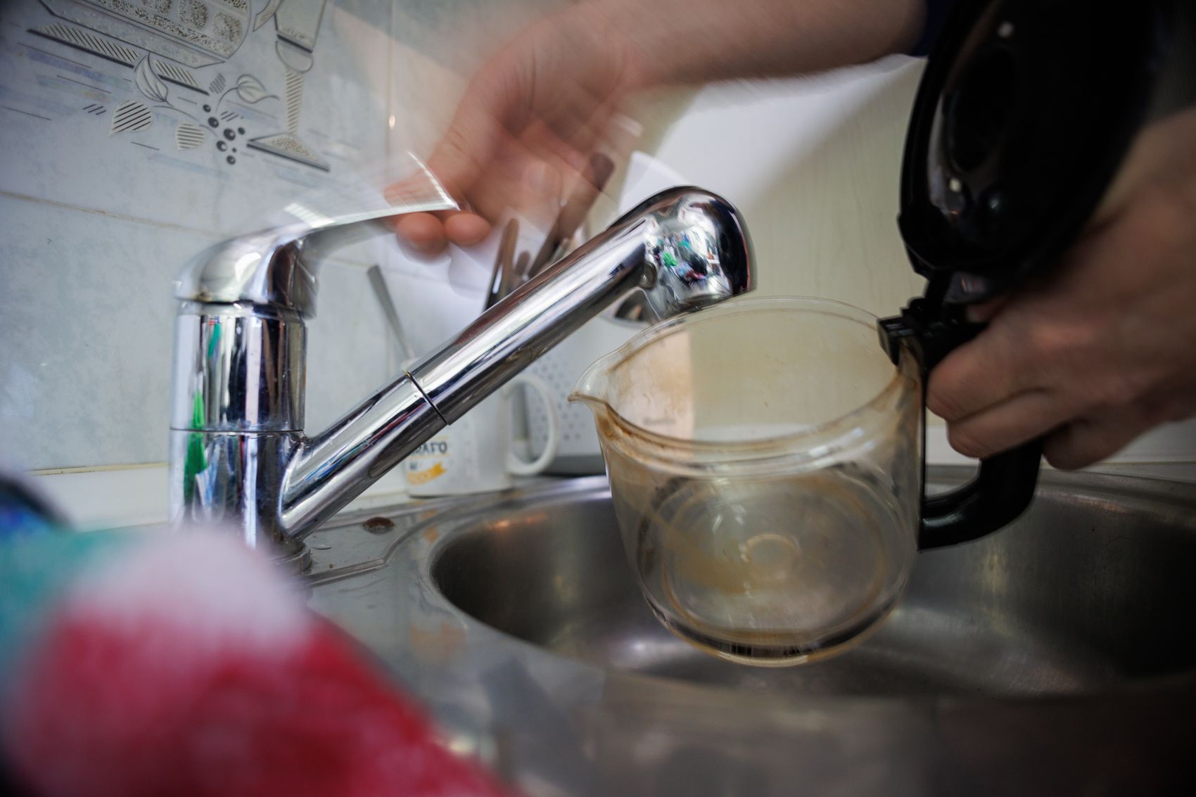 Cientos de vecinos de Puerto Real siguen sin agua este lunes.