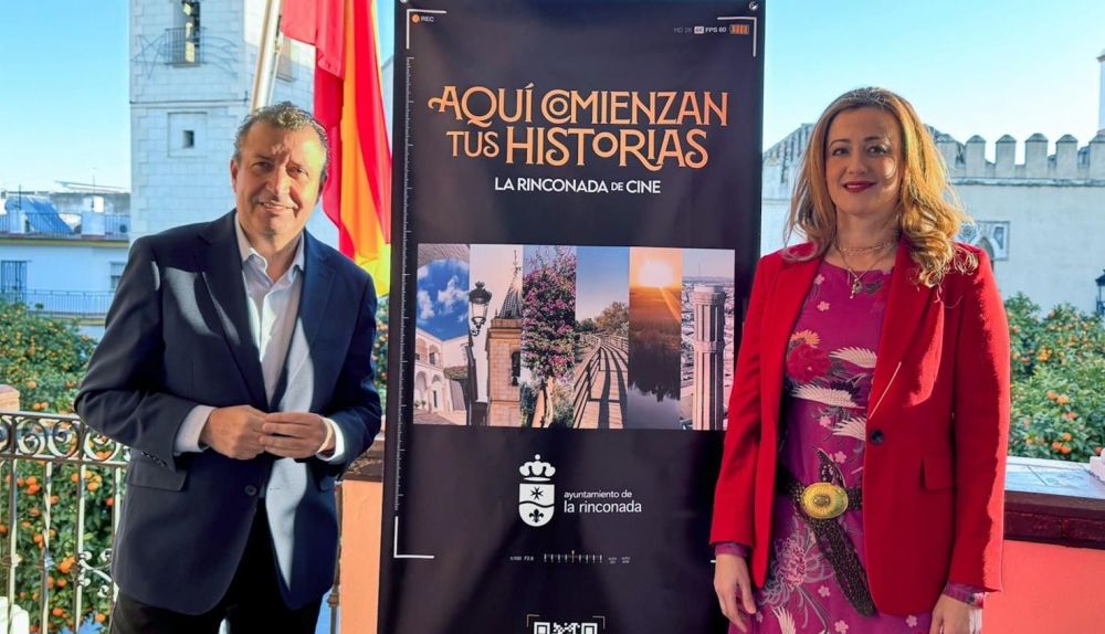 El alcalde y de la primer teniente de alcalde de La Rinconada, Javier Fernández y Raquel Vega, respectivamente, en la presentación del municipio como plató de cine.