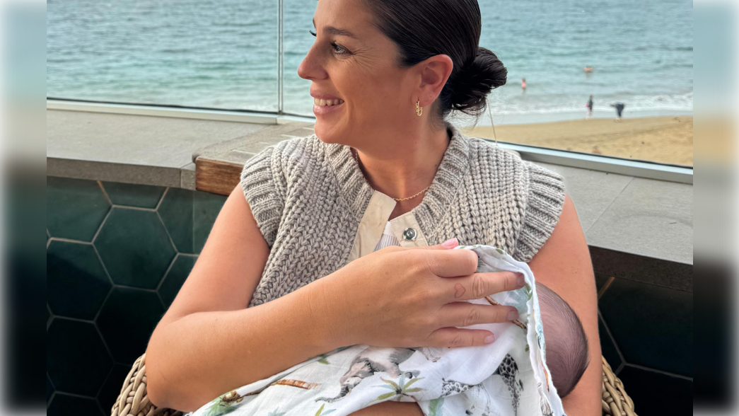 Anabel Pantoja, con su pequeña en brazos, en una imagen del Instagram de la 'influencer'-