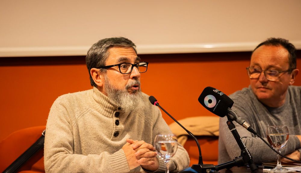 José Manuel Benítez Ariza presenta al autor.