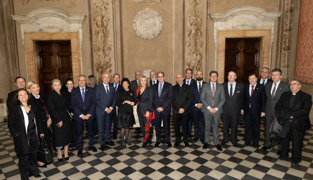 La organización y delegaciones de Sevilla y Málaga en la recepción ofrecida por la embajadora española en el Vaticano. 