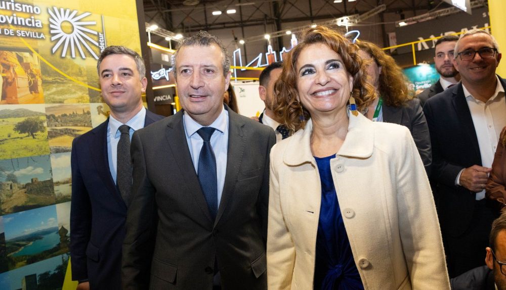 Montero con Javier Fernández, presidente de la Diputación de Sevilla.