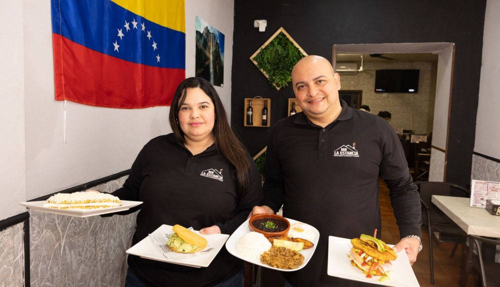 Yovana y Ronald, los dueños de 'La estancia', donde ofrecen comida típica de Venezuela.
