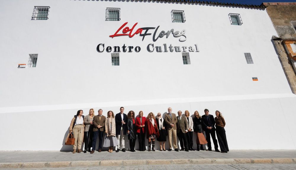  La Familia Flores presenta el centro cultural  Lola Flores II