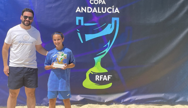 Triana fue galardonada el verano pasado como MVP del campeonato de Andalucía de fútbol playa.