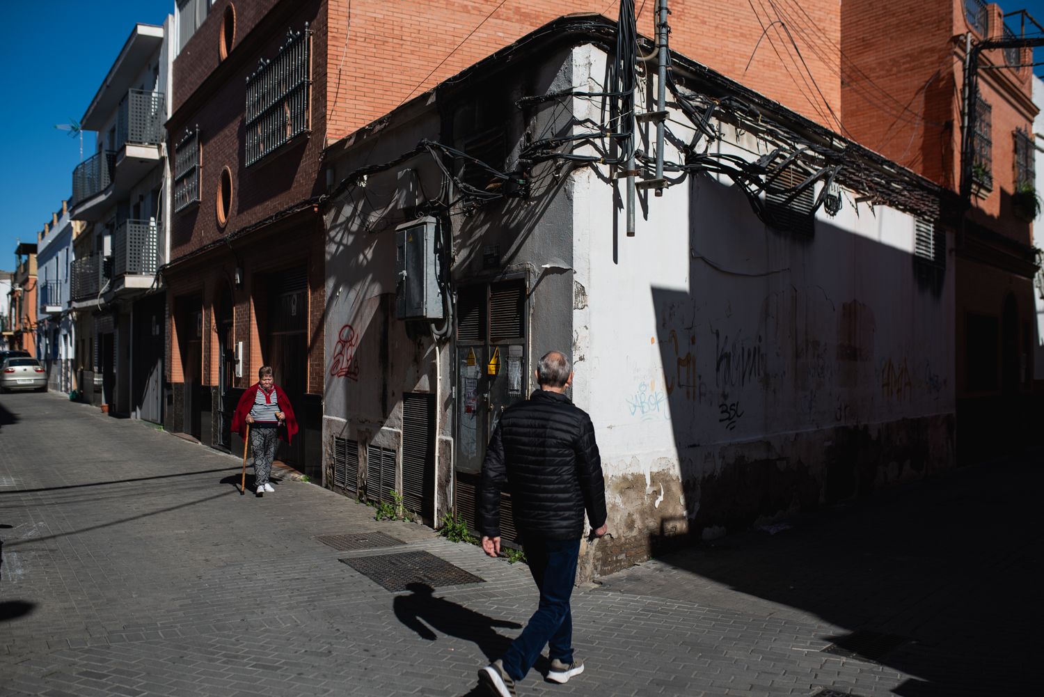 Vecinos de Torreblanca, Sevilla, afectados por apagones.