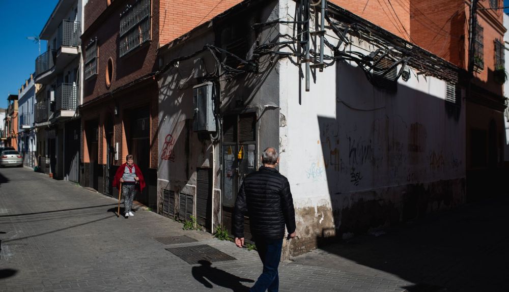 Vecinos de Torreblanca, Sevilla, afectados por apagones