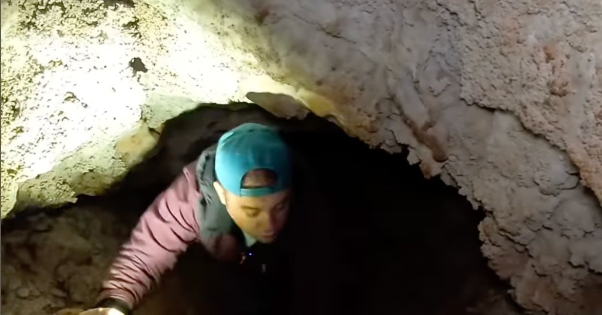 Jesús Fernández, de 'Localización Perdida', en la impresionante cueva perdida de Grazalema.