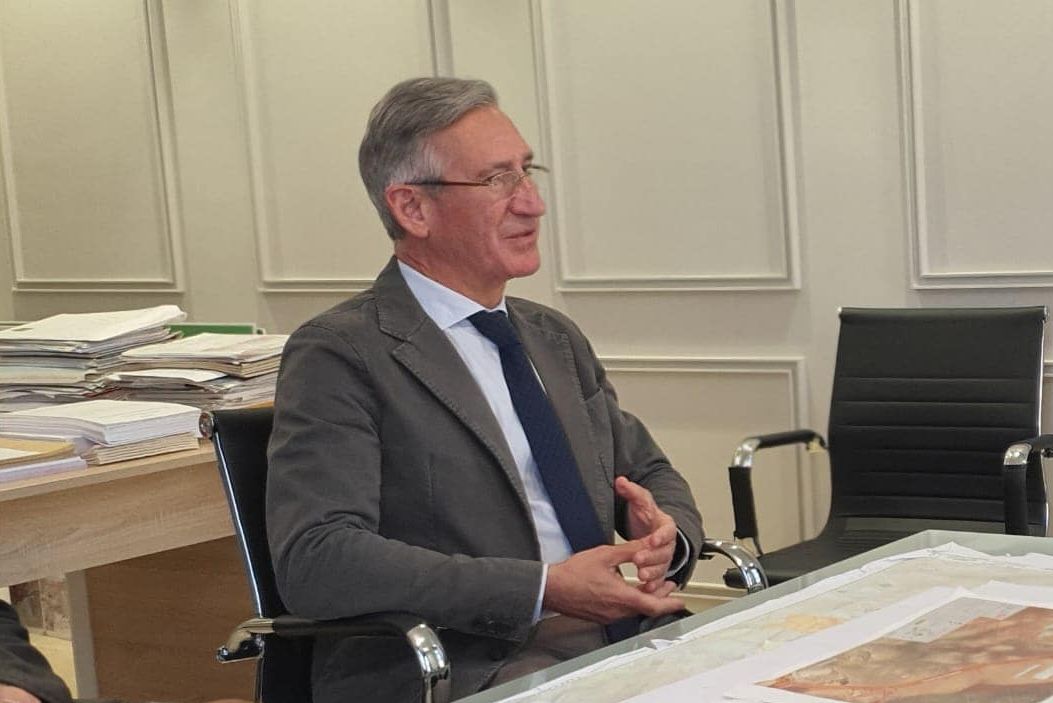 En la imagen de archivo, el delegado de Desarrollo Educativo en Sevilla, Miguel Ángel Araúz.