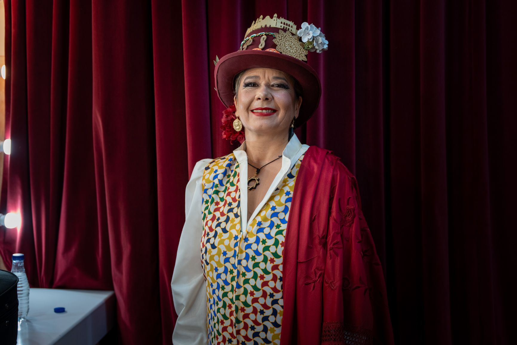 REPOR  NIETA DE JOSE MACIAS RETES DIRECTOR DE CORO DE CARNAVAL DE CADIZ entes de la actuacion en el falla