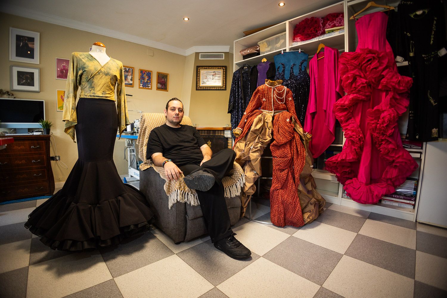 David Rodríguez, modisto de Cuartillo, en Jerez, que ha diseñado el traje que Melody llevó en la final del Benidorm Fest. David Rodríguez, modisto de Cuartillo, en Jerez, que ha diseñado el traje que Melody llevó en la final del Benidorm Fest.