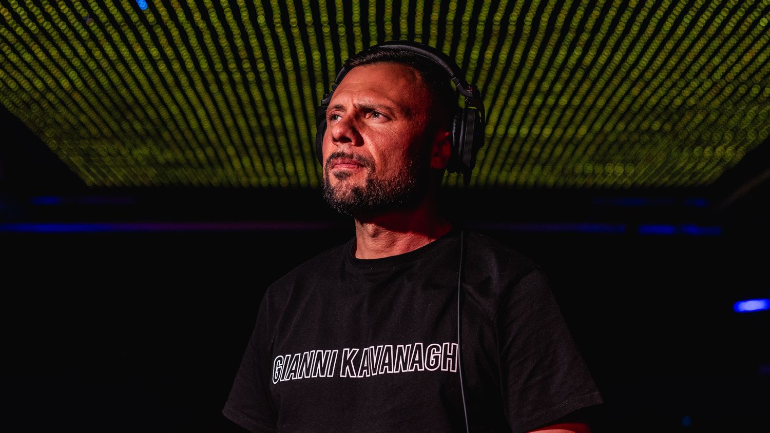 Dj Karpin, para la entrevista, en la Sala X de Sevilla.