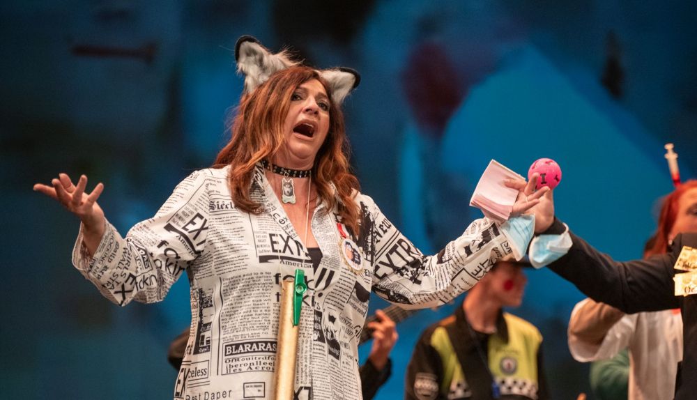 La chirigota negacionista 'Abre los ojos', en el Falla, el pasado domingo.
