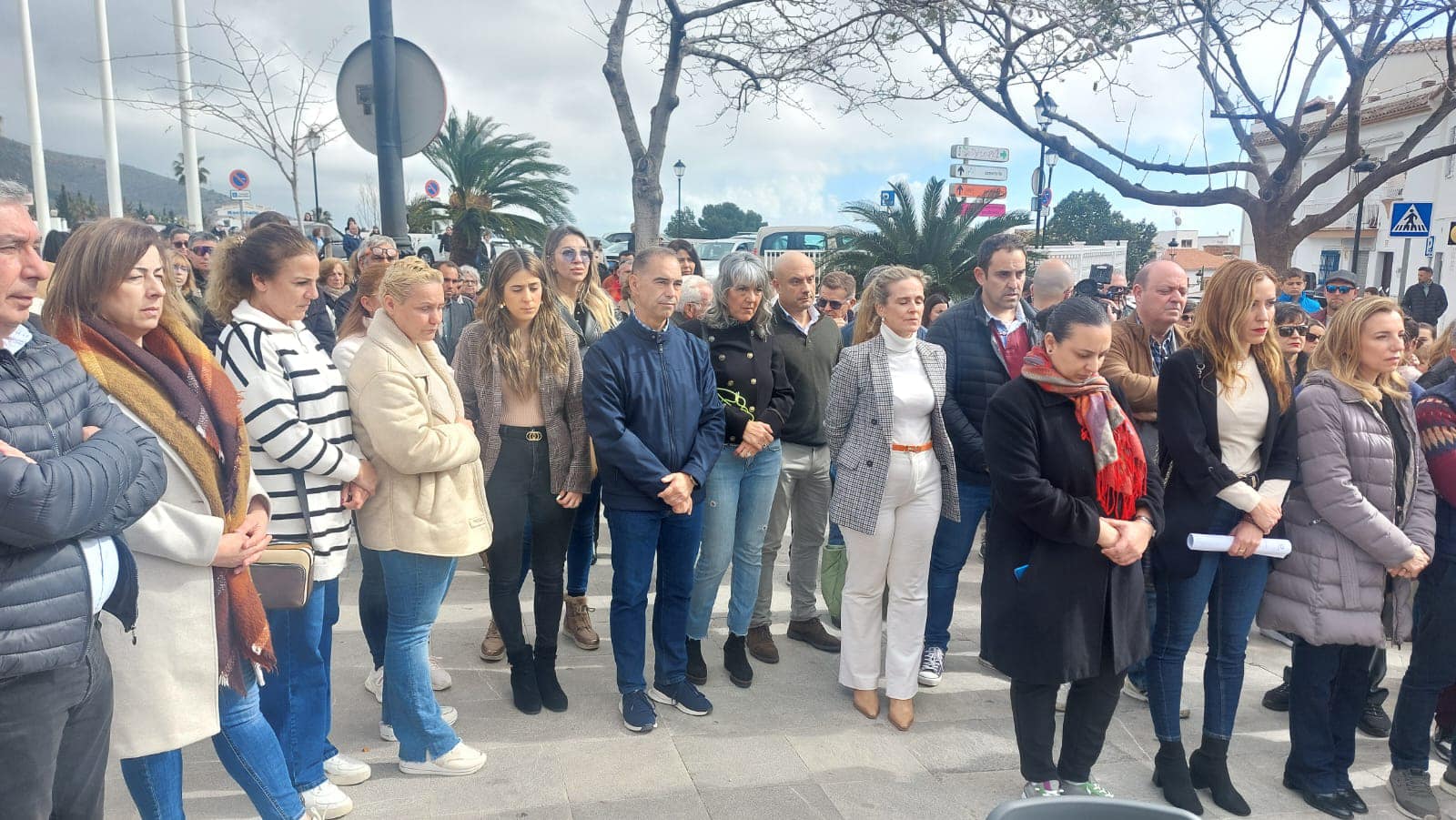 Concentración en la Plaza de las Tres Culturas de Benalmádena por el asesinato machista.