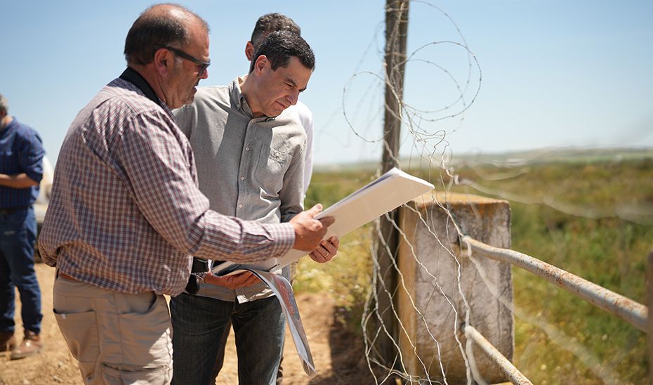 Juanma Moreno, en la finca adquirida por la Junta en Doñana, este lunes.
