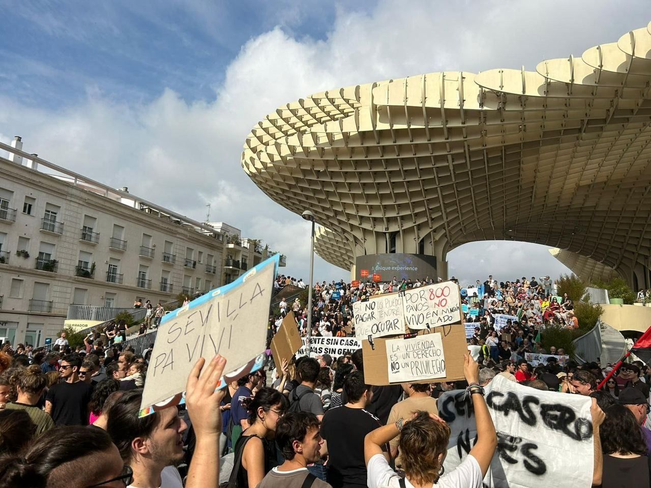 Manifestación en Sevilla por el derecho a la vivienda.