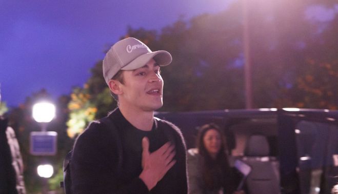 El actor británico, dirigiéndose a sus fans.