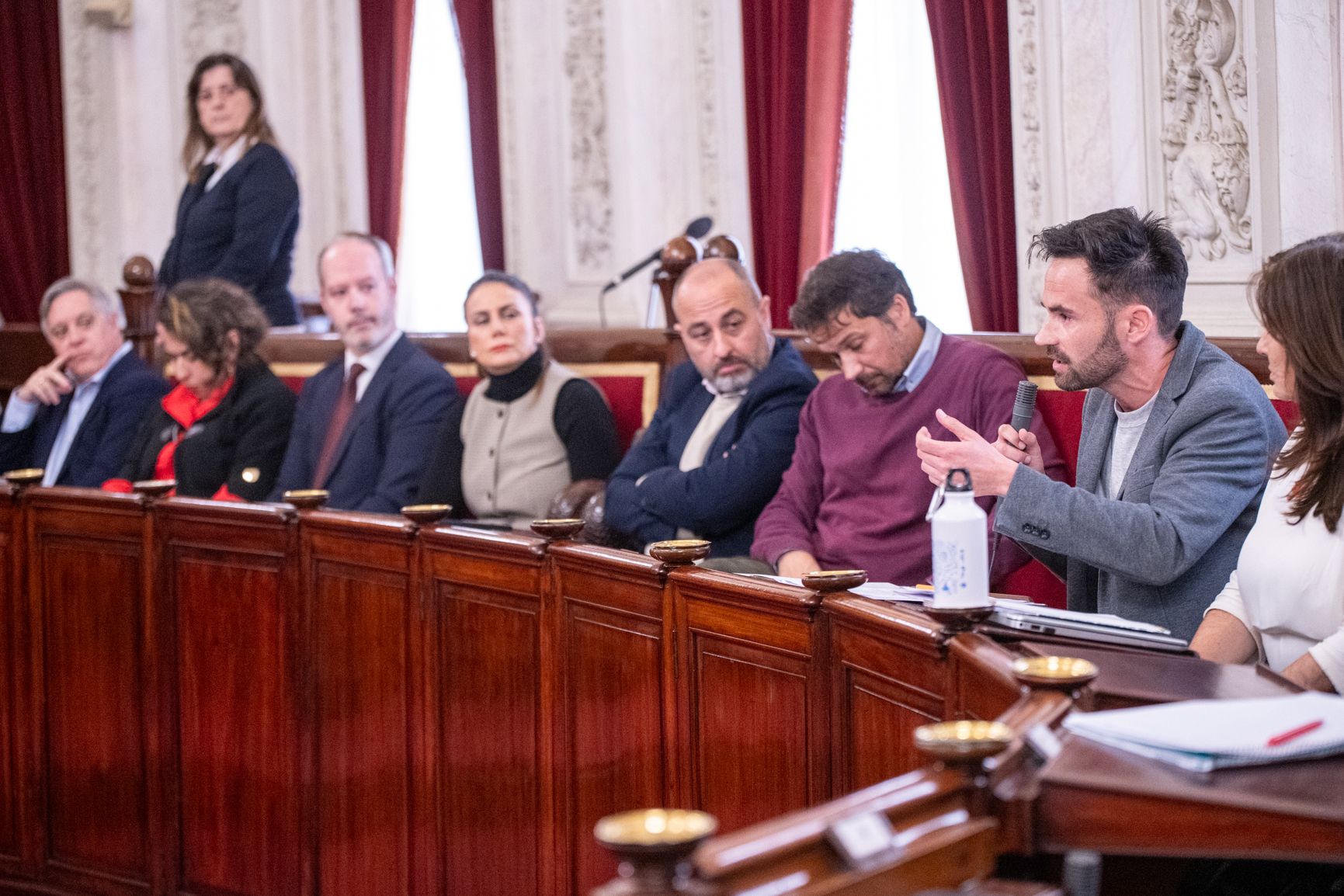 Imagen de archivo de la celebración de un pleno del Ayuntamiento de Cádiz.