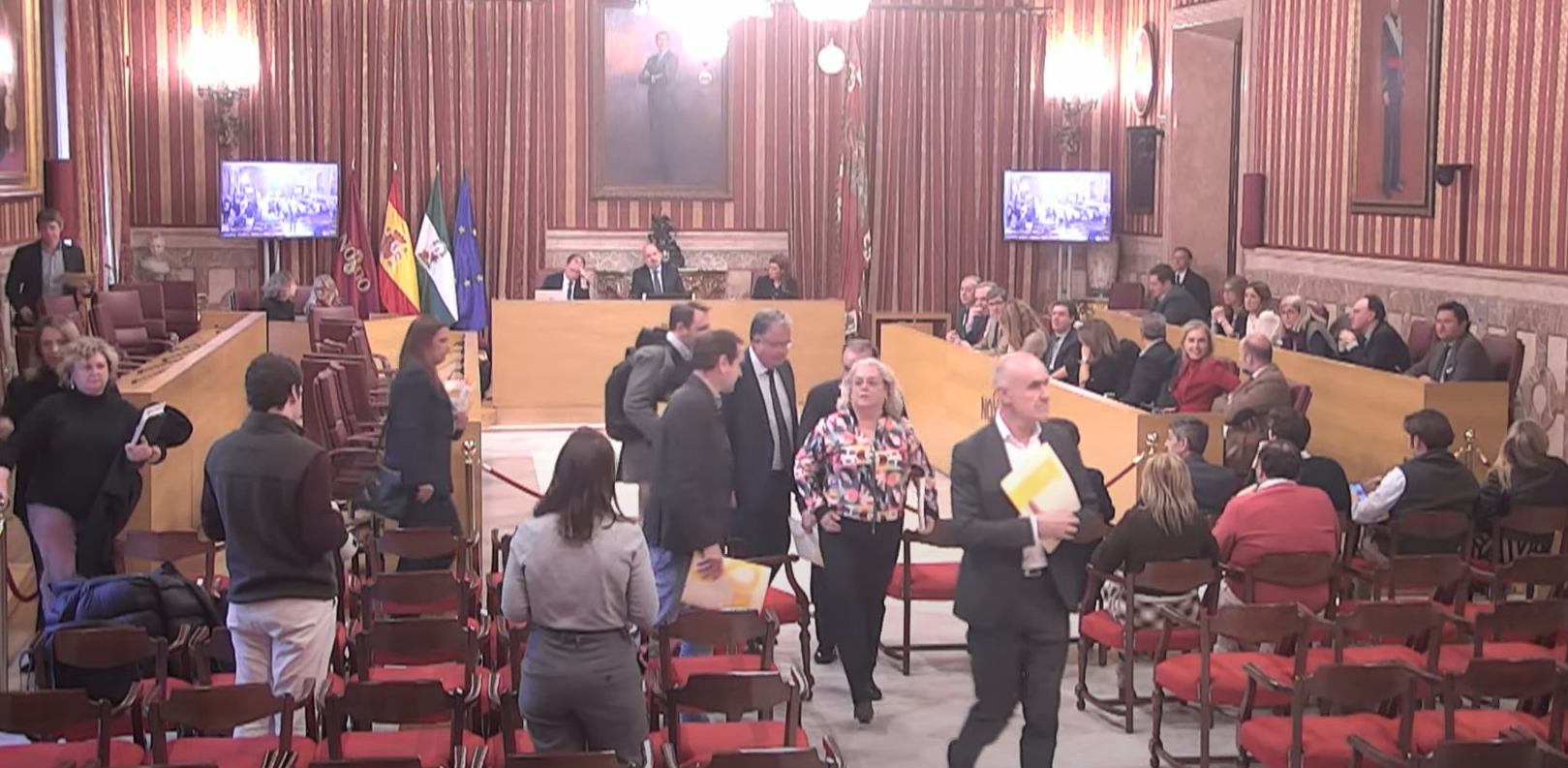 La izquierda abandona el pleno del Ayuntamiento de Sevilla en el que se ha aprobado el presupuesto municipal.