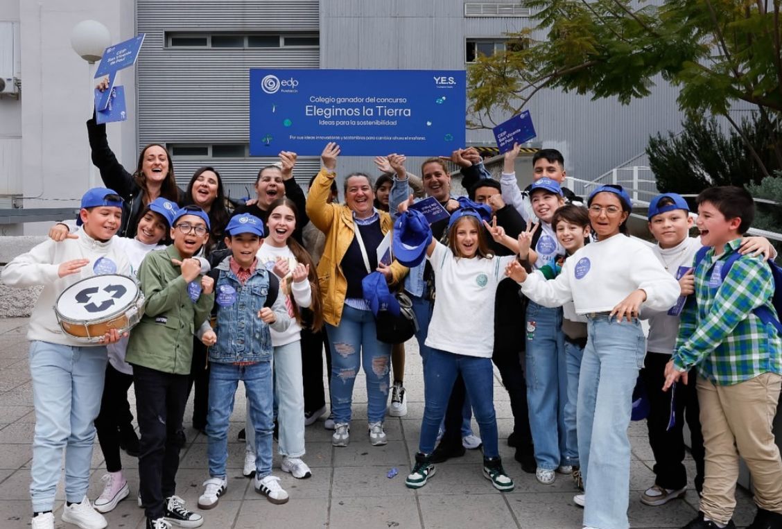 Alegría máxima del alumnado y profesorado del CEIP San Vicente de Paúl tras ganar el concurso en Algeciras. Alegría máxima del alumnado y profesorado del CEIP San Vicente de Paúl tras ganar el concurso en Algeciras.