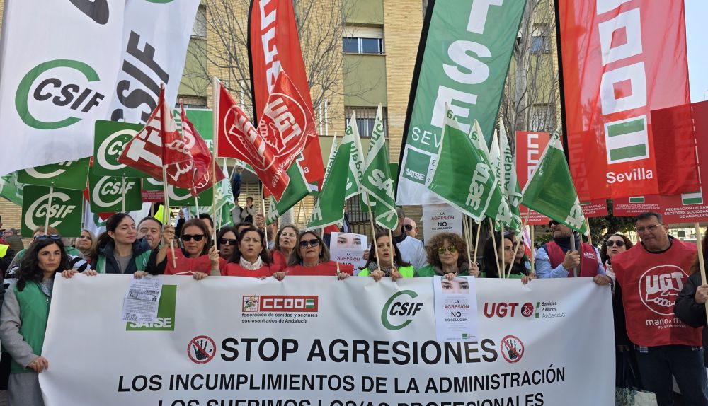 Concentración de los sanitarios en Sevilla.