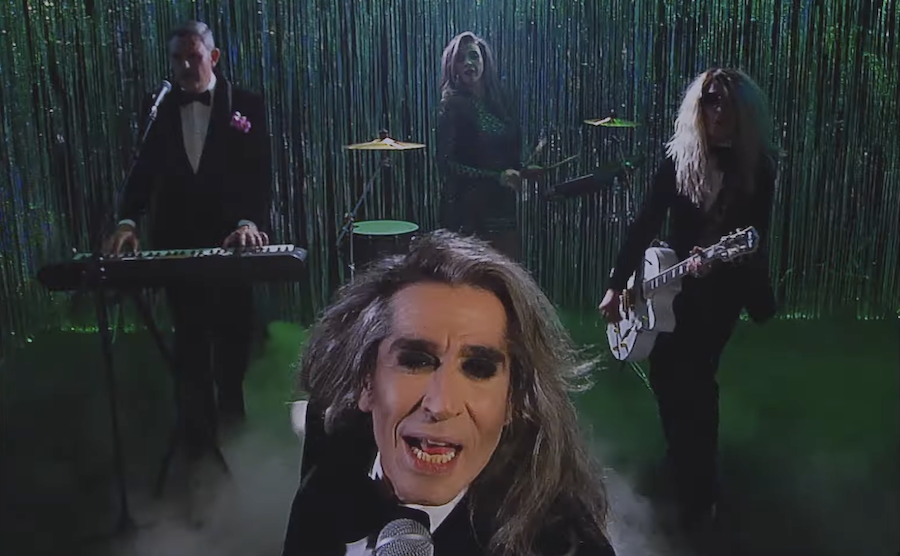 Mario Vaquerizo, en un videoclip de las Nancys Rubias.