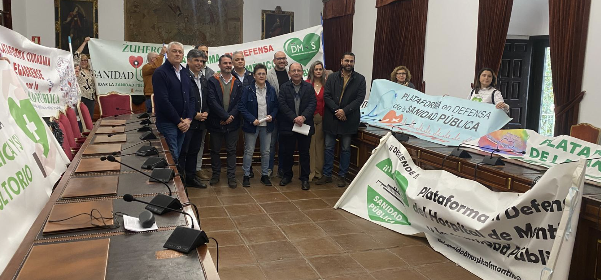Varios alcaldes de la provincia de Córdoba, en el simbólico encierro en la Diputación. Varios alcaldes de la provincia de Córdoba, en el simbólico encierro en la Diputación.