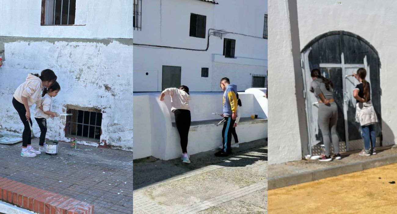 Niñas y niños, ayudando en el pintado y lavado de cara del barrio.