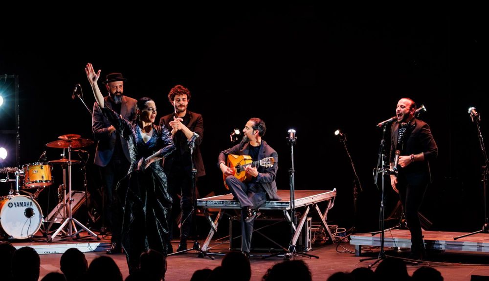 Lucía Álvarez 'La Piñona' estrena 'Lucía en vivo' 
