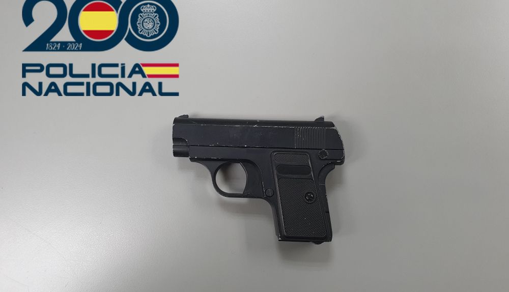 Pistola simulada.