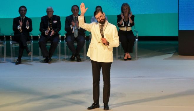 El comunicador Manu Sánchez, con su Medalla de Andalucía a los Valores Humanos.