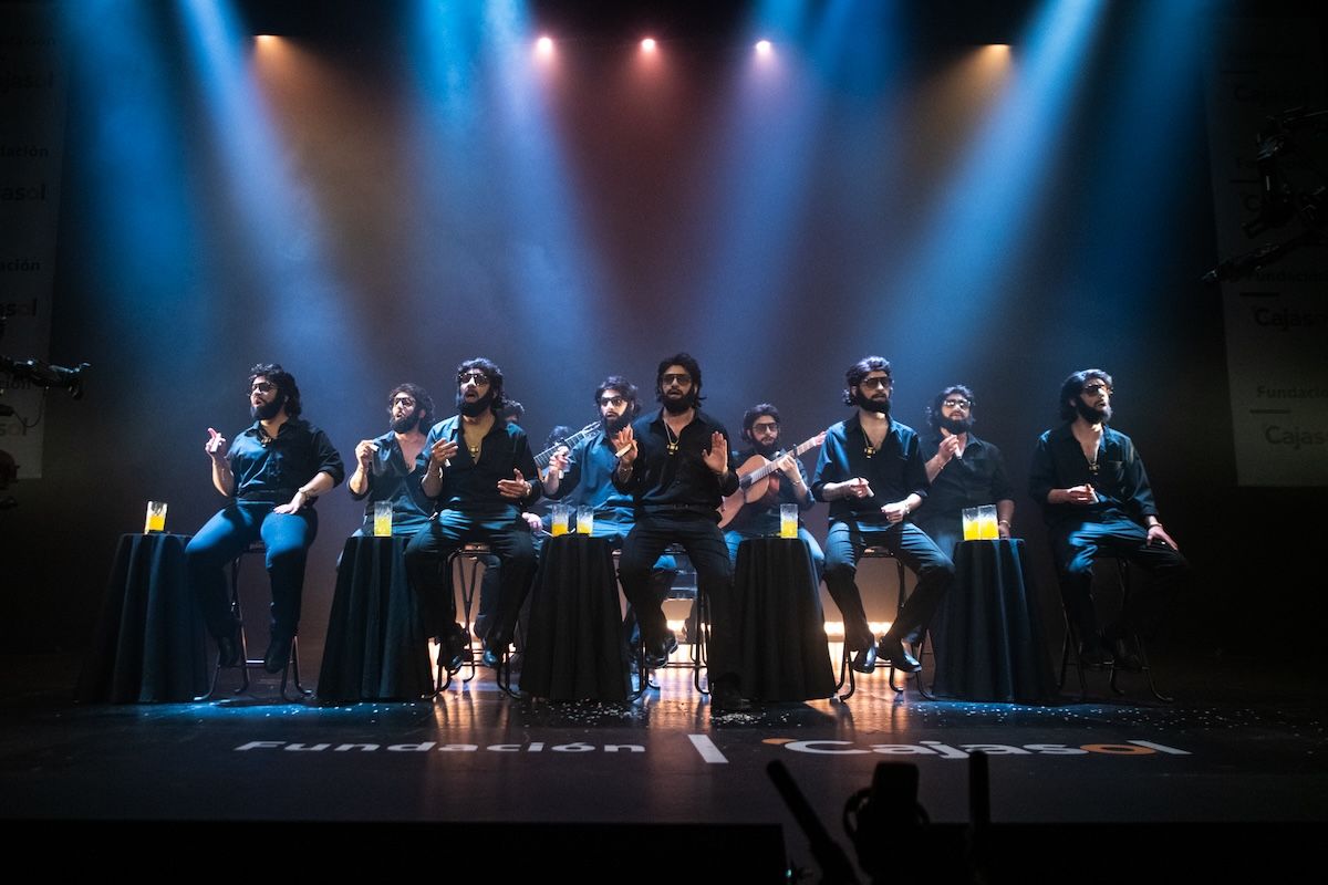 'Los calaítas', primer premio de chirigota, durante la final del COAC 2025.