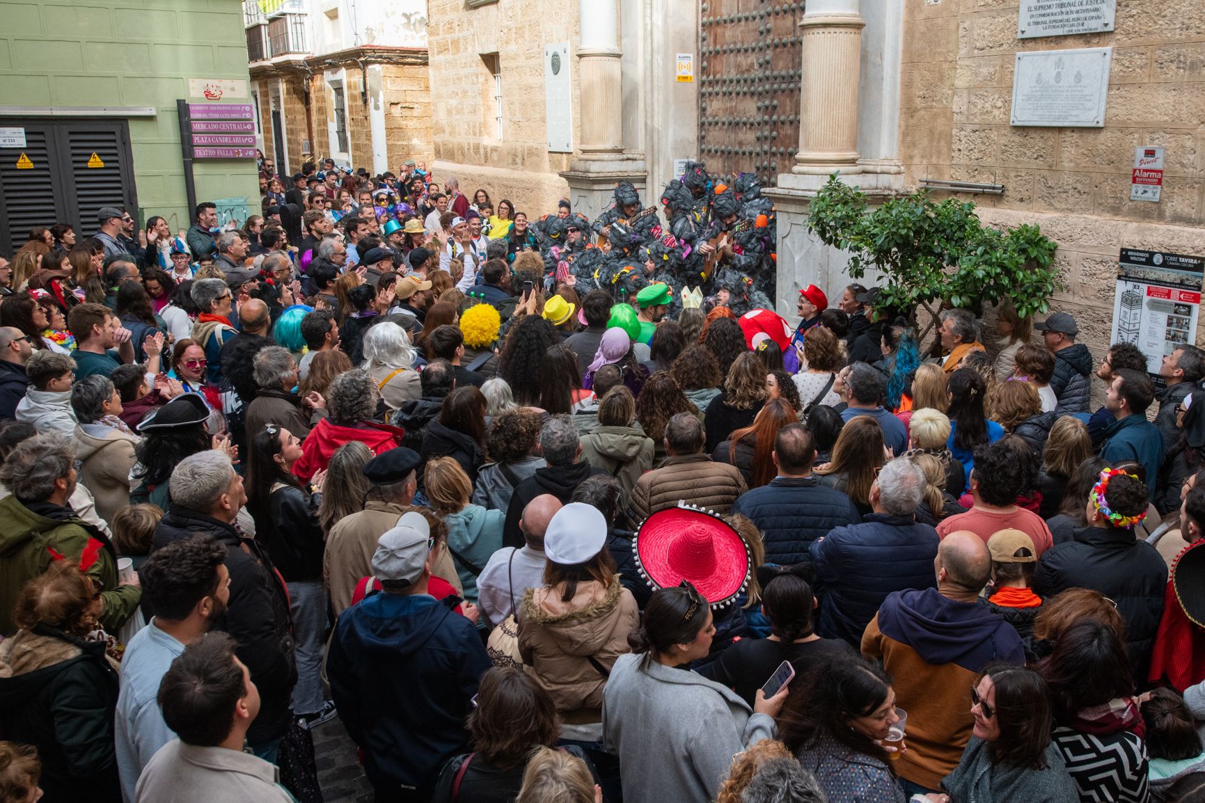 LUNES DE CARNAVAL 2025 CADIZ COROS  31