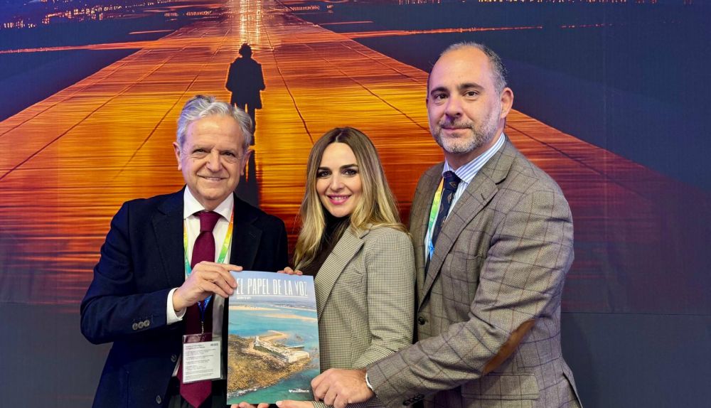 Salvador Fuentes, presidente de la Diputación de Córdoba, con Narci Ruiz, diputada de Turismo, y Enrique Merino, gerente del Patronato provincial. 