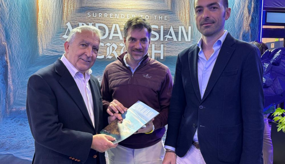 Miguel Urraca, presidente de la Cámara de Comercio de Cádiz; con Enrique Media, de Fair Play, y Manuel Álvarez, director internacional de la Cámara.