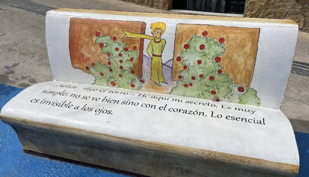Bancos decorados.