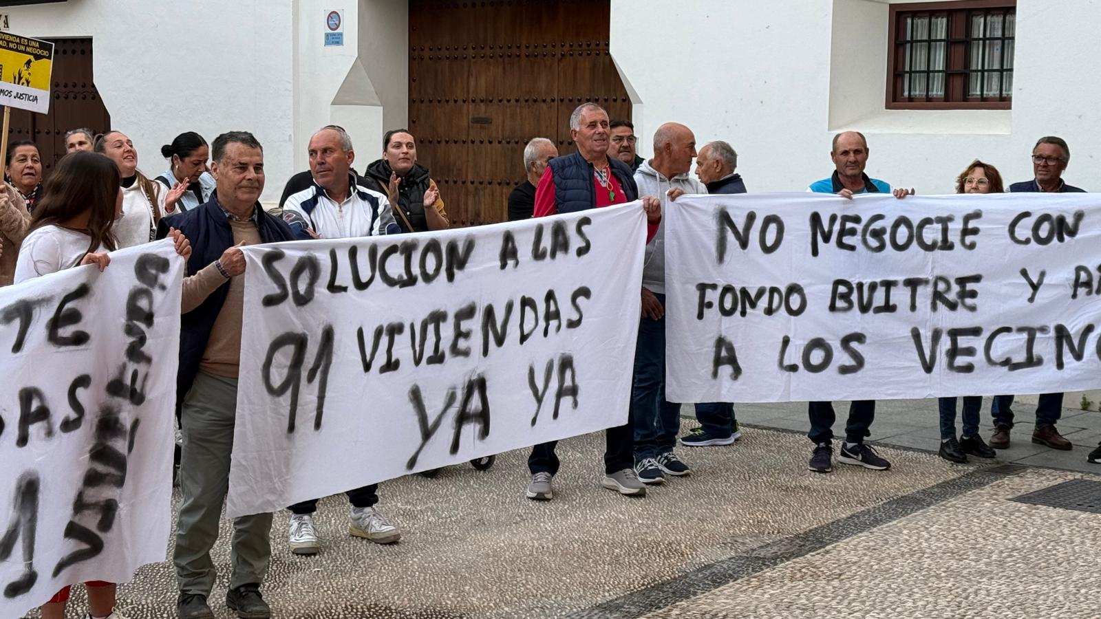 Concentración por las 91 viviendas de Écija.