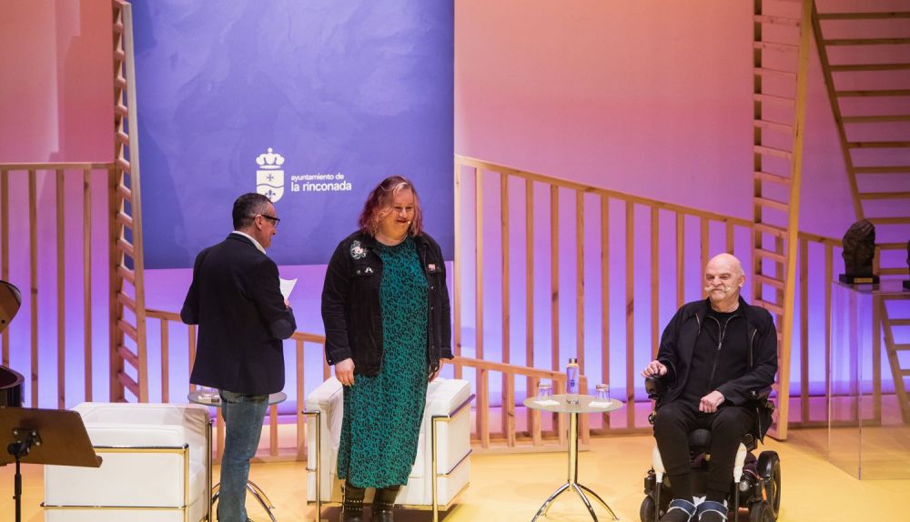 Portero y el periodista Martín Caparrós, ganadores del premio Almudena Grandes. 