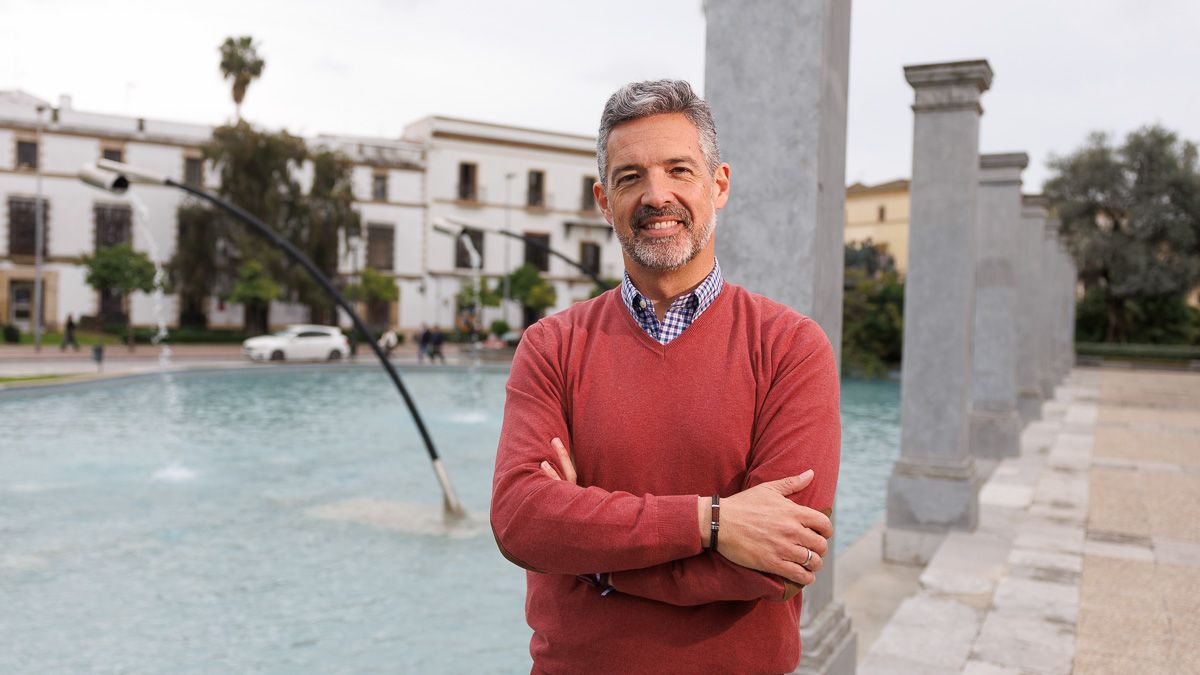 Javier Ruiz Arana, en el Mamelón, tras la entrevista con lavozdelsur.es, a una semana de las primarias en el PSOE de Cádiz.