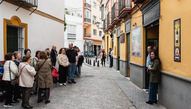 Cola para entrar en Casa Ricardo el primer viernes de Cuaresma.