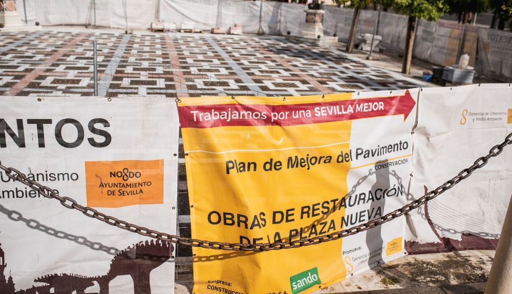La Plaza Nueva, cerrada por vallas.