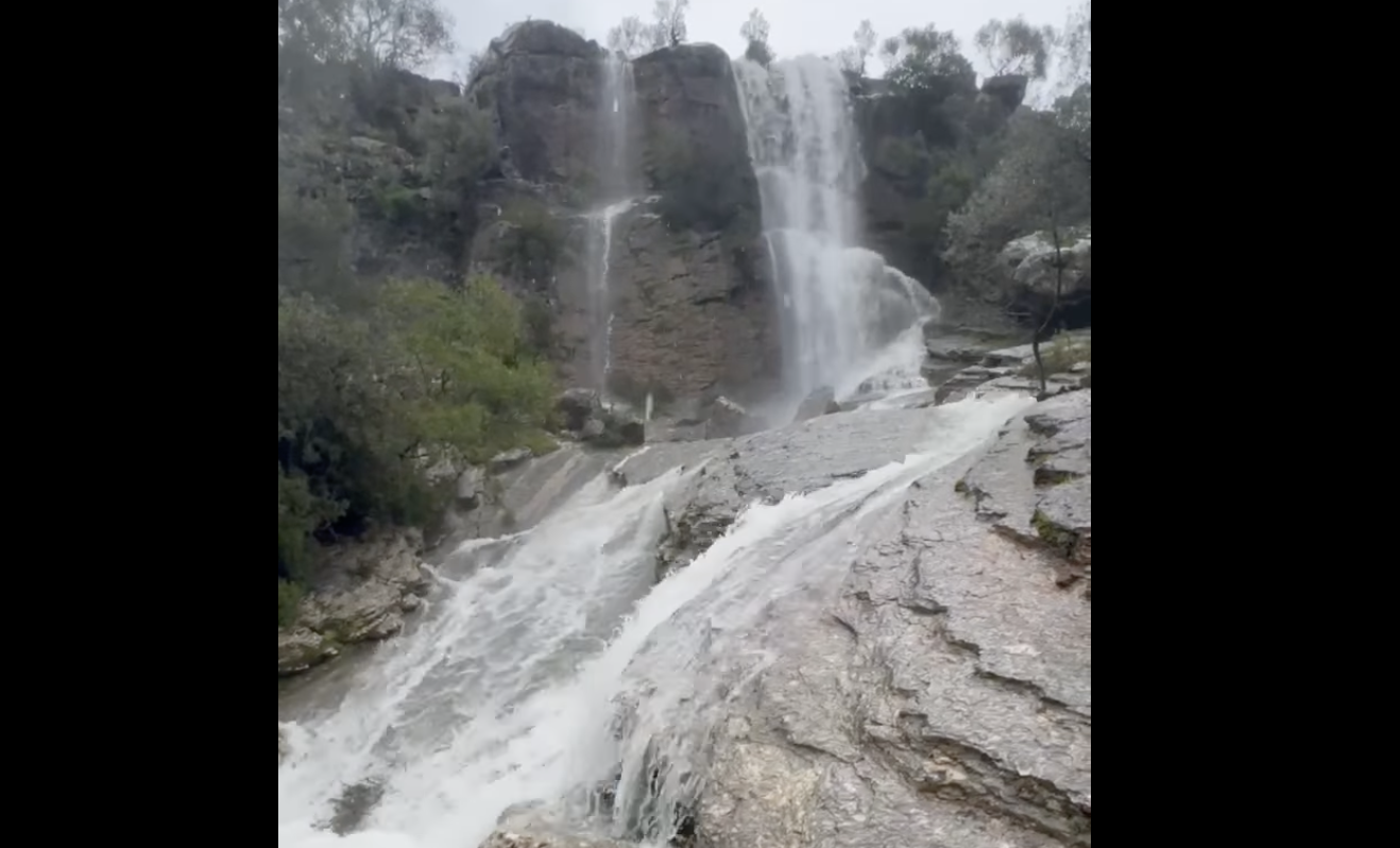 'Revienta' la catarata más grande Cádiz: un espectáculo natural de 3.895 litros por segundo.