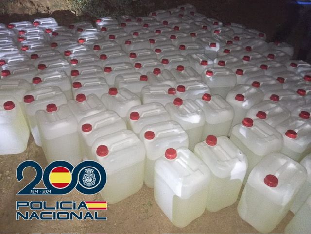 Imagen de las garrafas que almacenaban.