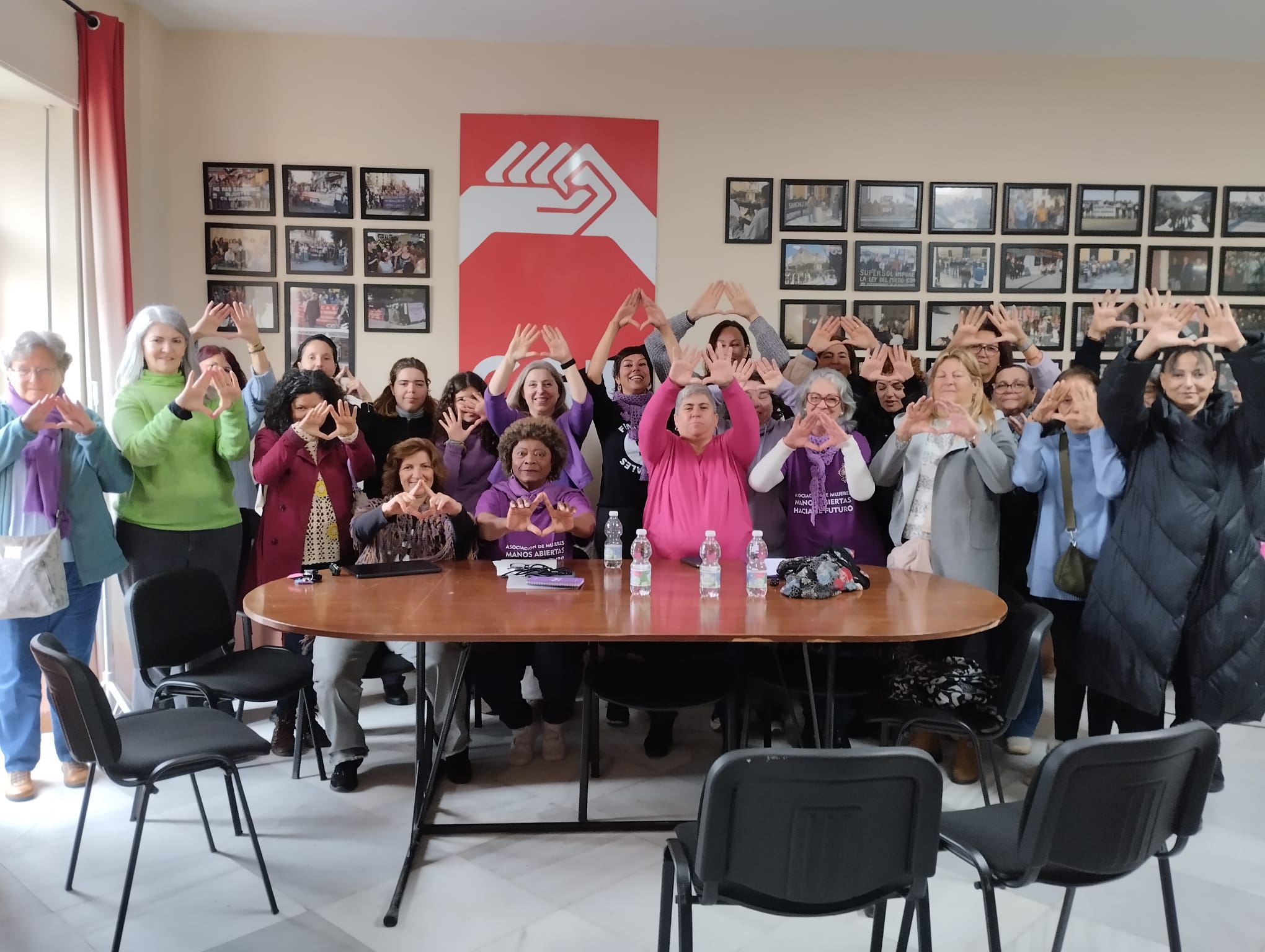 Un momento de la jornada 'Mujer y violencia institucional', en la sede de CGT en Jerez.