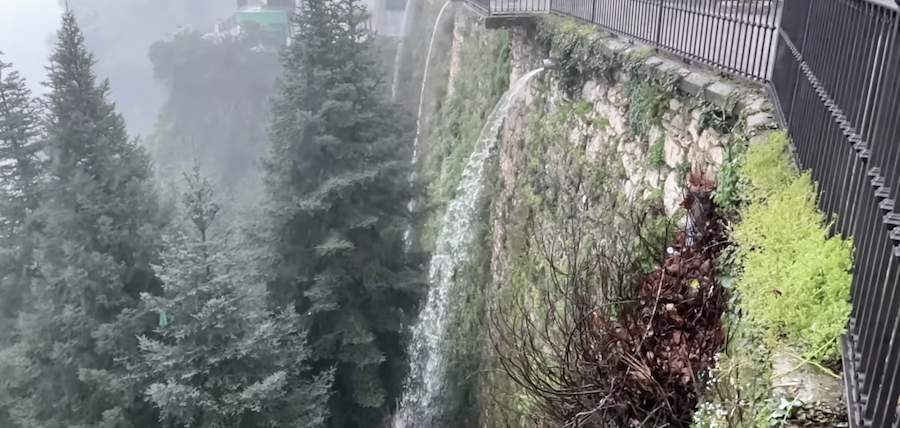 'Cataratas' naturales en el mirador de Grazalema.